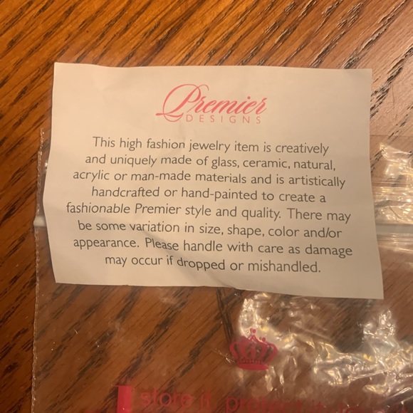 BEAUTIFUL New Premier Designs Gold Tone Pendant w/Wide Magnetic Closure Clasp - Picture 14 of 17